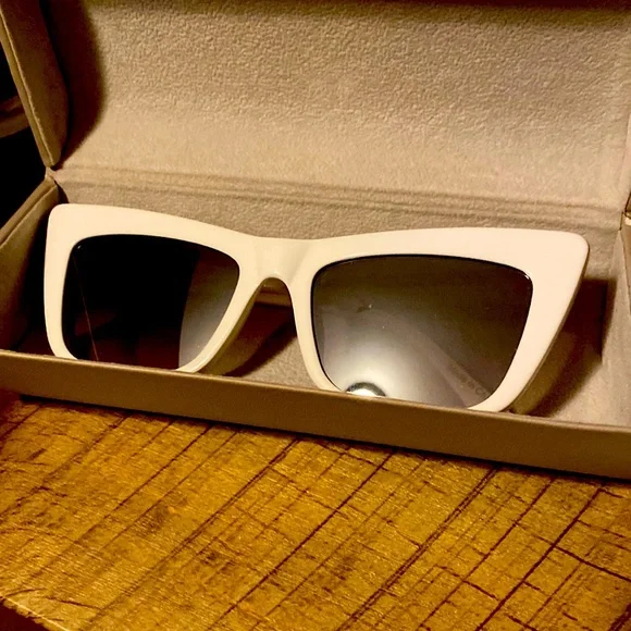 REVOLVE My My My Zyon Sunglasses in white with gray Lenses new in box OBLIVION | NRGY – Revo Sunglasses main image 4